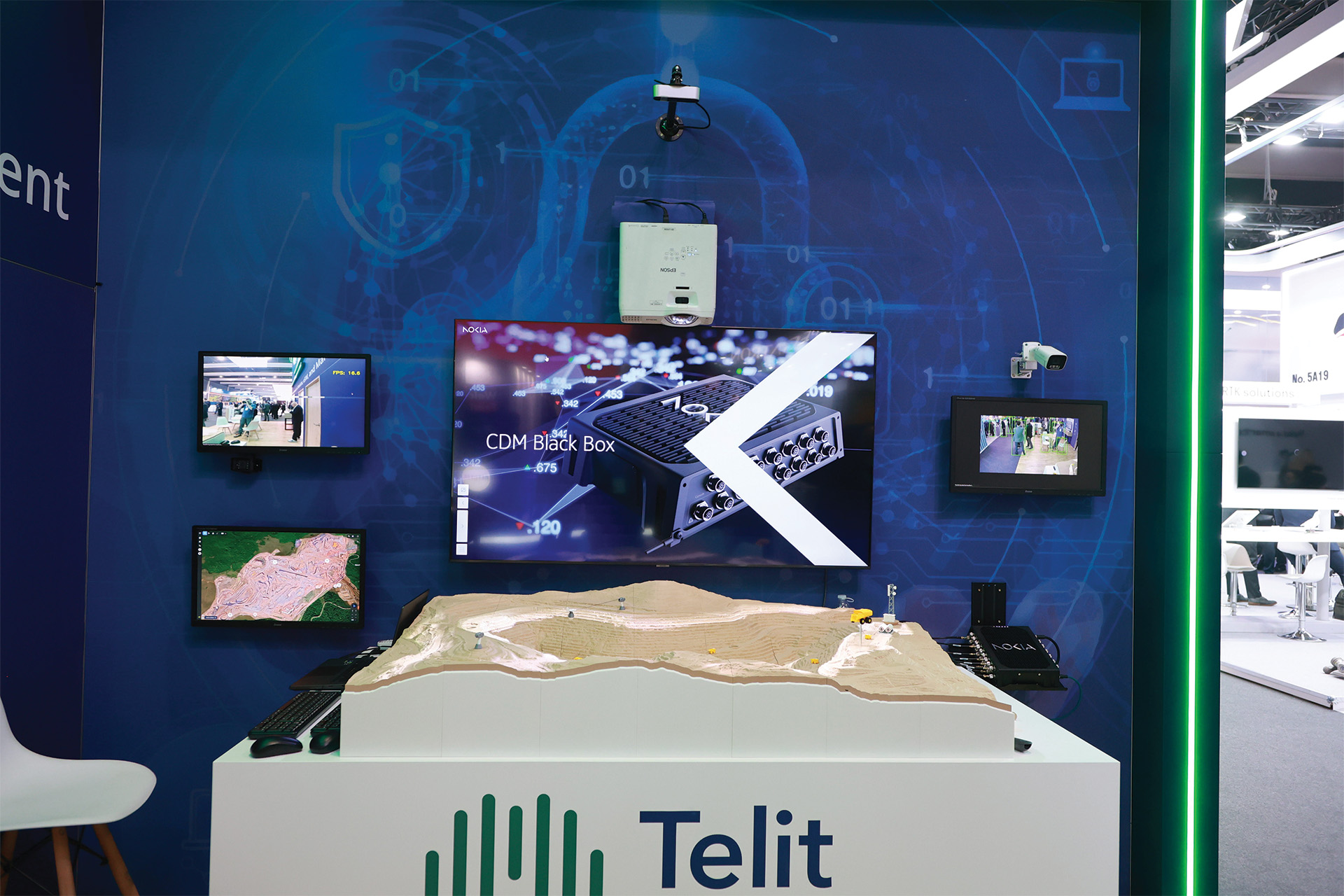 Nokia-making-the-invisible-visible-with-a-hybrid-experience-6